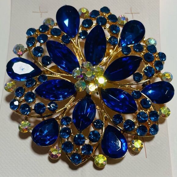 Cute Women Flower Brooches - Picture 1 of 1